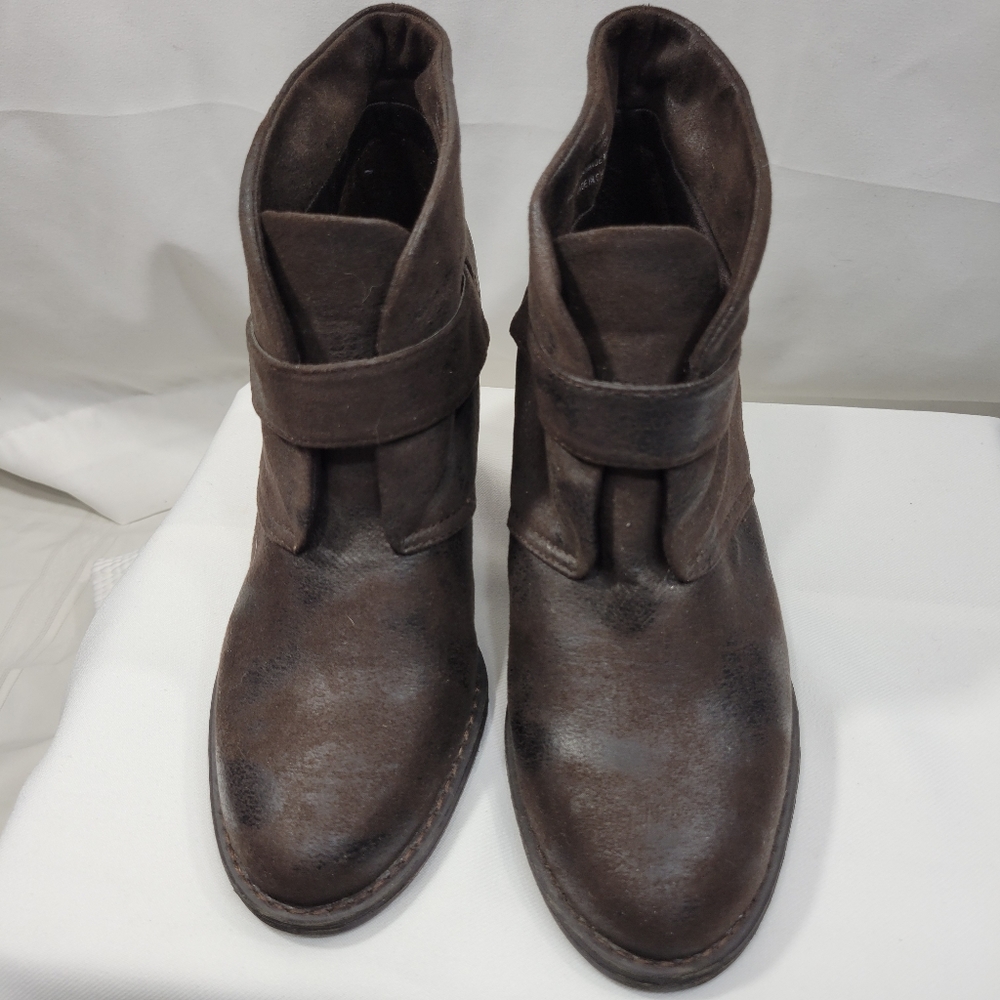 Crown Vintage Brown Pull On Heeled Booties Size 6.5M